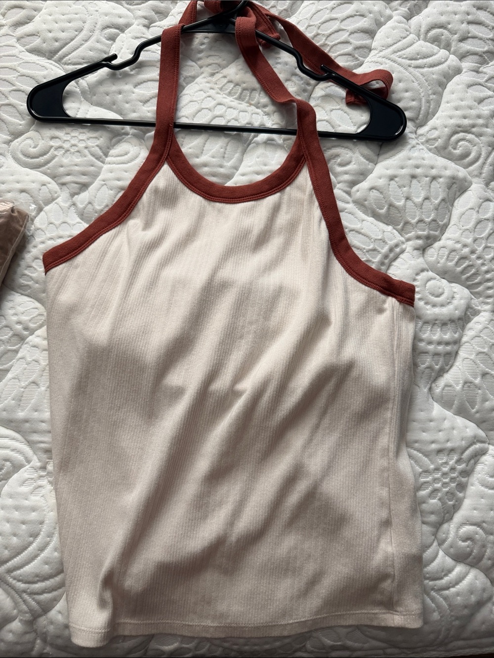 Universal Thread Cream Halter Tank with Rust Trim
